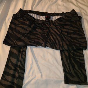 Torrid black and gray zebra print leggings